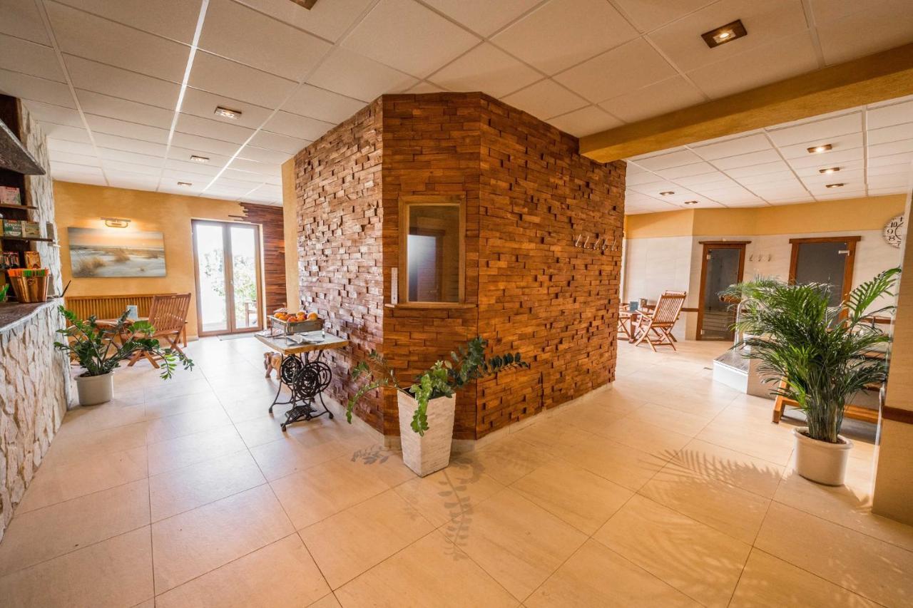 Wellness Apartmany Fuerst Dunajska Luzna Exterior photo